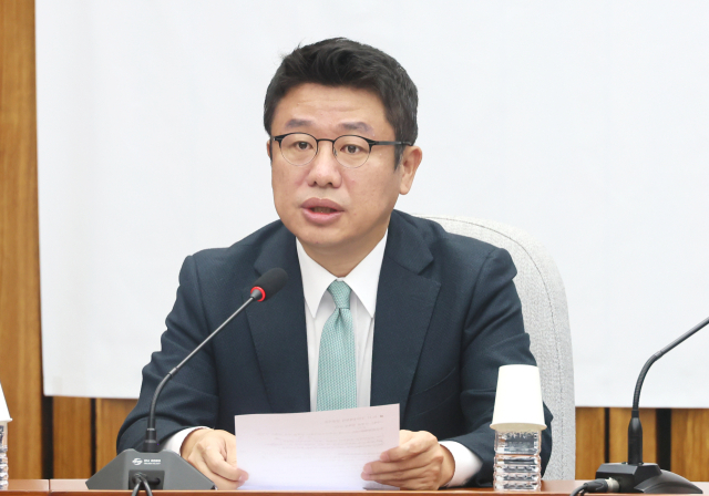 국민의힘 유의동 정책위의장이 17일 국회에서 열린 국정감사대책회의에서 발언하고 있다. 연합뉴스