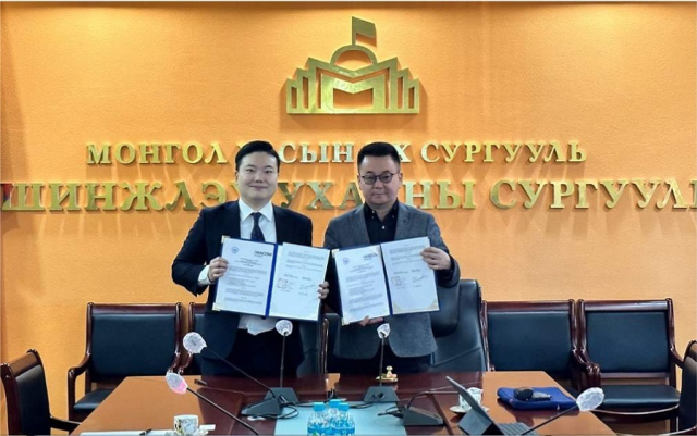 사진= (좌)한컴아카데미 이광헌 대표, (우)자야바타르(Zayabaatar) 예술과학대학 학장