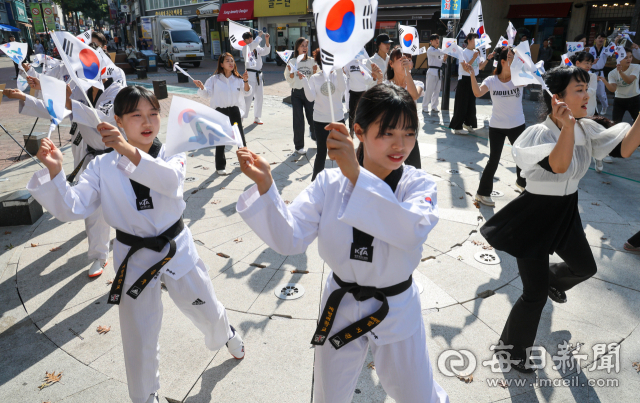 25일 대구 중구 대우빌딩 분수광장에서 (사)독도시민연대가 마련한 
