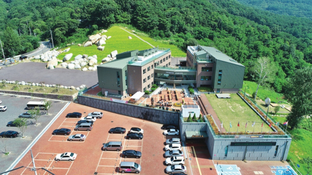신규 경찰수련원이 대구 달성군 유가읍 아젤리아 호텔 인근에 입지가 유력해지면서 적자경영에 허덕이는 아젤리아 호텔이 살 길을 모색할 수 있을지 귀추가 주목된다. 아젤리아 호텔 전경. 달성군 제공.