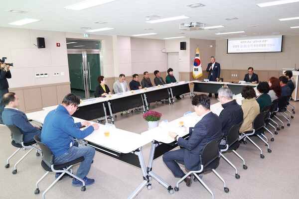 1일 늘품복지센터 1층 회의실에서 읍승격추진위원회 간담회가 진행되고 있다. 예천군 제공