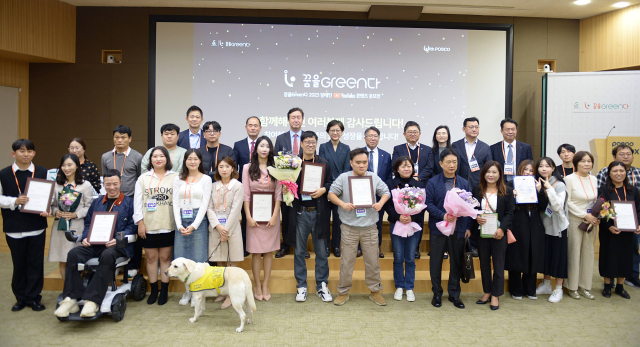 1일 장애인 유튜브 공모전 수상자들이 한자리에 모여 기념사진을 찍었다. 포스코DX제공