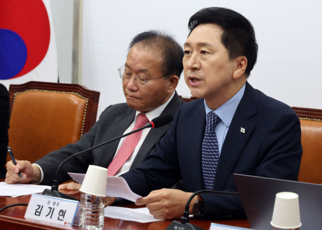 국민의힘 김기현 대표가 2일 국회에서 최고위원회의를 하고 있다. 연합뉴스