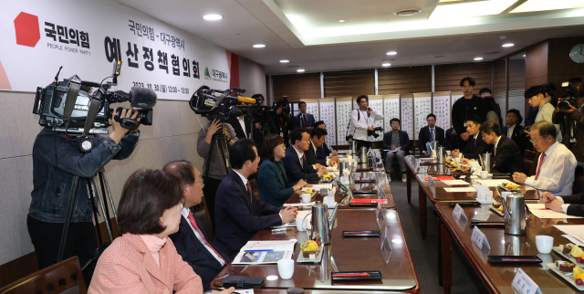 홍준표 대구시장이 30일 국회에서 열린 국민의힘-대구광역시 예산정책협의회에서 발언하고 있다. 연합뉴스