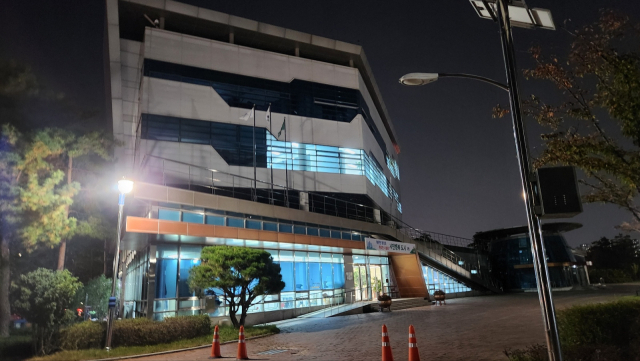 지난 1일 찾은 대구공공시설관리공단 상리사업소. 입구에서부터 쓰레기, 분뇨 등이 뒤섞인 악취가 풍겼다. 윤수진 기자