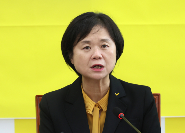 정의당 이정미 대표와 배진교 원내대표가 6일 국회에서 열린 상무집행위원회 회의에서 발언하고 있다. 이 대표는 이날 