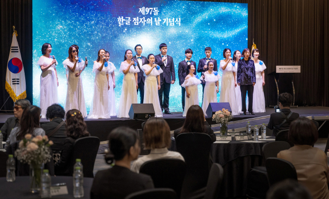 코웨이 물빛소리 합창단이 지난 3일 서울 구로구 라마다호텔에서 진행된 