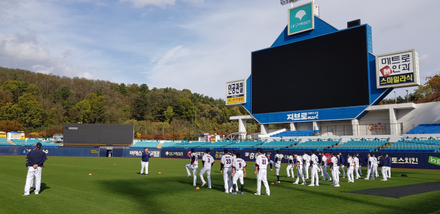 6일 대구 삼성라이온즈파크에서 아시아프로야구챔피언십에 출전할 대표팀 선수들이 훈련에 임하고 있다. 채정민 기자