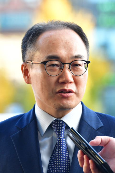 이원석 검찰총장이 6일 오후 대구지방검찰청 경주지청을 방문한 자리에서 기자들의 질문에 답하고 있다. 김도훈 기자