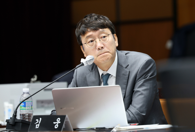 국민의힘 김웅 의원이 24일 전북도청에서 열린 국회 행정안전위원회 국정감사에서 질의하고 있다. 연합뉴스