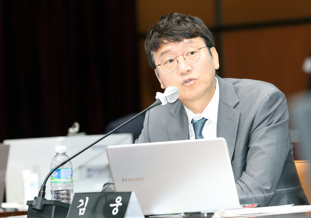 국민의힘 김웅 의원이 24일 전북도청에서 열린 국회 행정안전위원회 국정감사에서 질의하고 있다. 연합뉴스