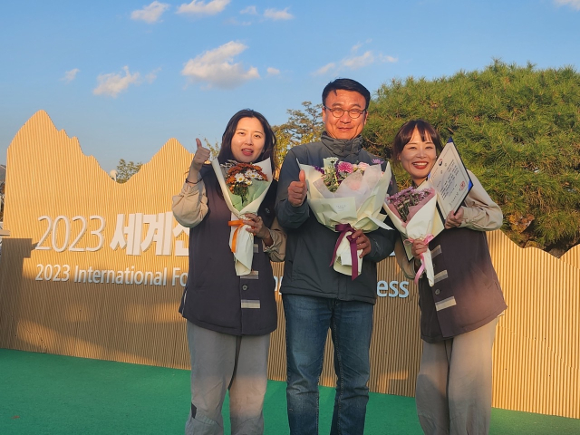 산림청 한국산림복지진흥원 소속 국립김천치유의숲은 8일 제6회 산림치유프로그램 경진대회에서 최우수상을 수상했다. 국립김천치유의숲 제공