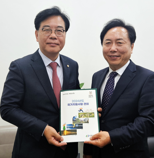 권기창 안동시장이 지난 8일 국회를 찾아 내년도 국비사업 예산 확보를 위해 송언석 국민의힘 예결특위 간사를 만나 협의했다. 안동시 제공