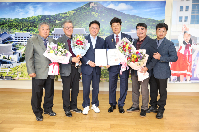 이철재 경상북도 이통장연합회장이 지방자치 및 균형발전에 이바지한 공로를 인정받아 대통령 표창을 수상했다. 경북도 제공