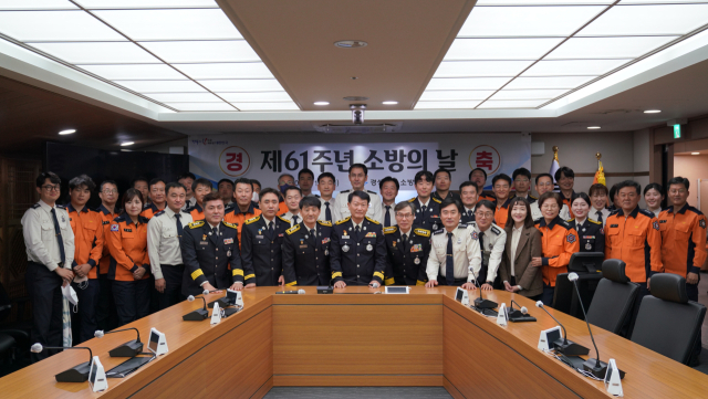 경상북도소방본부는 9일 소방본부와 경북 관내 각 소방서에서 의용소방대원과 유관기관 관계자, 지역 주요 인사 등을 초대해 소방의 날 기념식 행사를 개최했다. 경북소방본부 제공