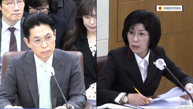 박종필 대구시의원(오른쪽)은 9일 안중곤 대구시 경제국장(왼쪽)에게 질의하고 있다. 대구시의회