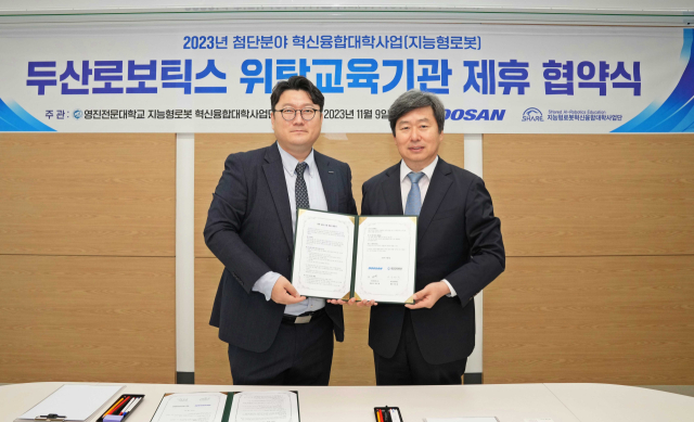영진전문대학교(총장 최재영) 첨단분야 혁신융합대학 지능형로봇 사업단(이하 지능형로봇사업단)은 두산로보틱스(주)와 협동로봇 위탁교육기관과 협업해 지난 9일 공인인증교육센터를 개소했다. 영진전문대학교 제공