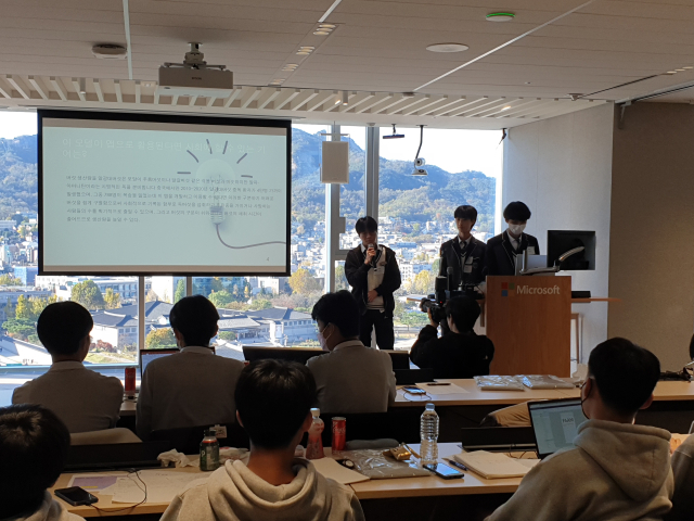 10일 한국마이크로소프트에서 대구 지역 소프트웨어(SW)-인공지능(AI)융합 진로 탐색 학생 동아리 소속 중·고등학생 60여 명이 SW-AI융합 동아리 AI모델 해커톤에 참가했다. 대구시교육청 제공