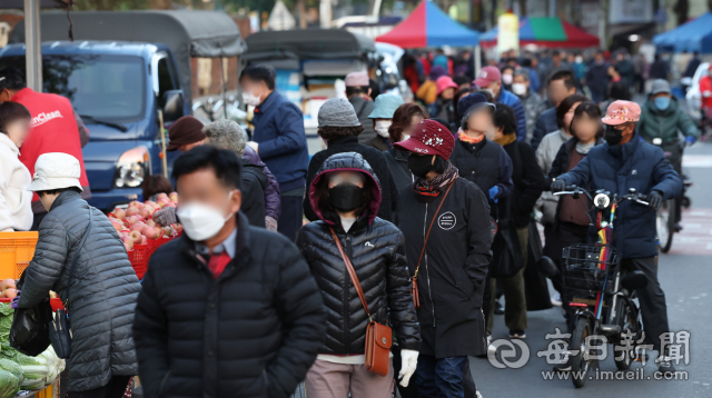 구도심 들어선 대규모아파트…불법주정차·노점 갈등