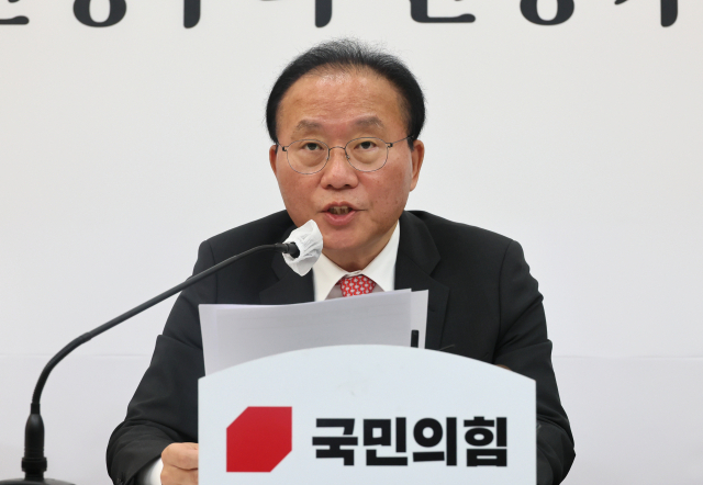 국민의힘 윤재옥 원내대표가 13일 국회에서 2024 예산안 심사방안을 브리핑하고 있다. 연합뉴스