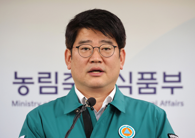 권재한 농림축산식품부 농업혁신정책실장이 13일 오전 세종시 정부세종청사에서 소 