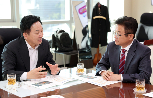 경북도는 13일 이철우 경북도지사가 원희룡 국토부 장관을 만나 대구경북신공항 화물터미널의 추가 건설 등