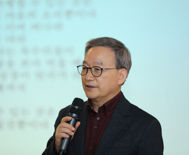 13일 오후 7시 매일신문 11층 대회의실에서 열린 매일 탑 리더스 아카데미에서 정호승 시인은