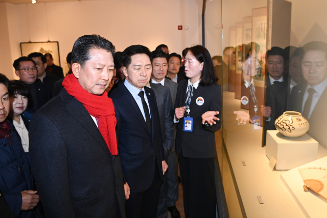 김기현 국민의힘 당대표는 14일 박정희역사자료관을 방문해 전시관을 둘러봤다. 구미시 제공