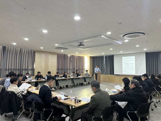 지난 13일 청주시 오송컨벤션센터에서 기획재정부 공공혁신기획과장, 공공기관 담당자들이 중소기업기술마켓 활성화 방안을 논의하고 있다. 한국도로공사 제공