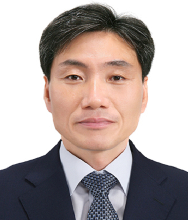 차관급인 신임 감사위원으로 김영신 감사원 공직감찰본부장이 임명됐다. 감사원은 최재해 감사원장이 김 본부장을 신임 감사위원으로 임명 제청하고, 윤석열 대통령으로부터 재가받았다고 14일 밝혔다. 연합뉴스
