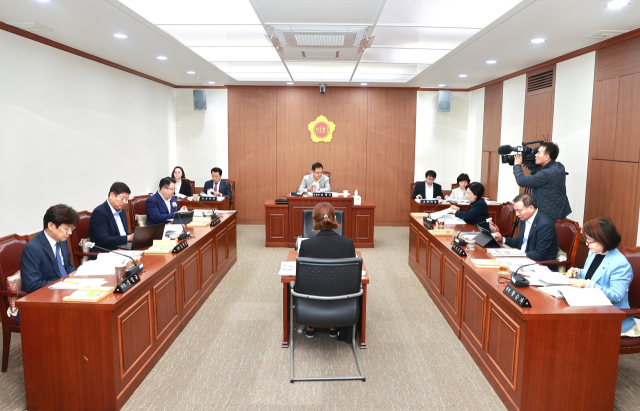 대구시의회 문화복지위원회가 14일 보건복지국을 대상으로 행정사무감사를 진행하고 있다. 대구시의회