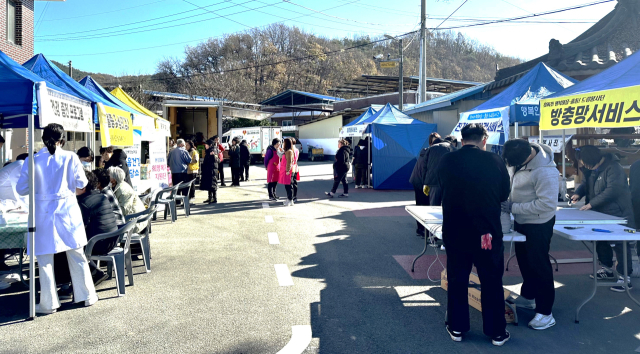 안동시자원봉사센터가 오지를 찾아가 봉사활동을 펴는