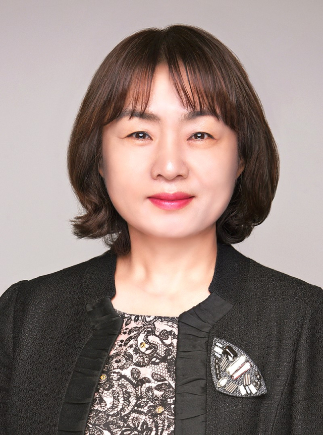 최윤정 제17대 국립영천호국원장.