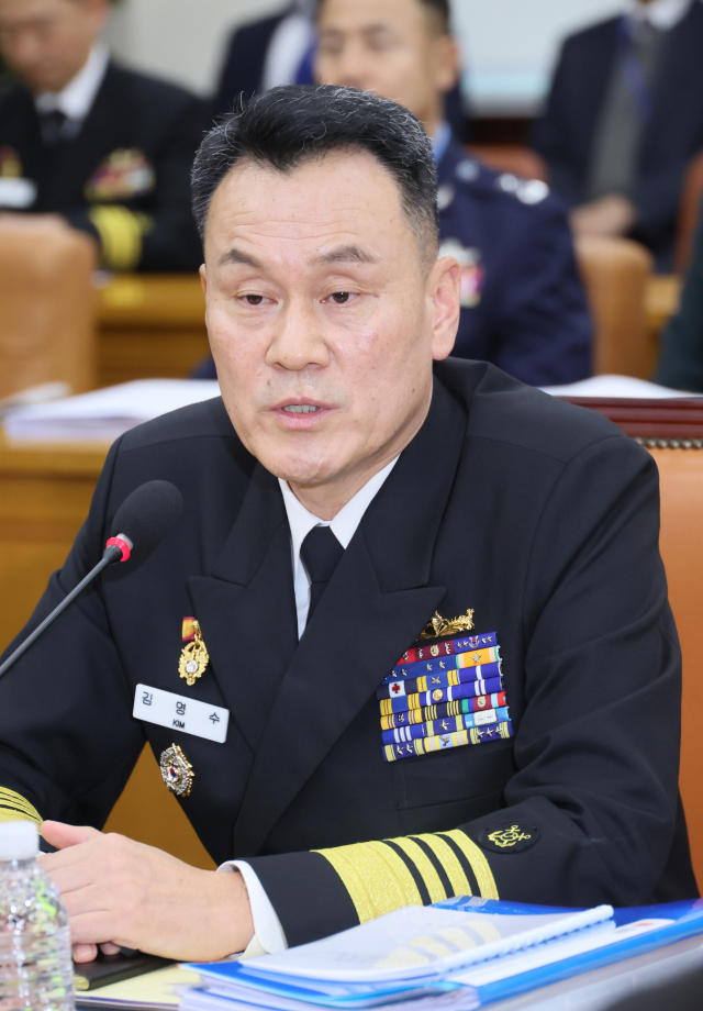 김명수 합동참모본부 의장 후보자가 15일 국회에서 열린 인사청문회에서 의원 질의에 답변하고 있다. 연합뉴스