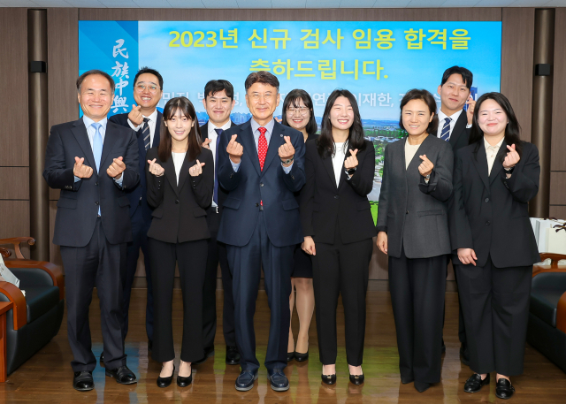 영남대학교(총장 최외출)가 2024년도 신규 검사 선발시험에서 7명의 합격자를 배출하며 검사임용 합격률(입학정원 대비 재학생 합격자 기준) 전국 1위를 기록했다. 영남대 제공