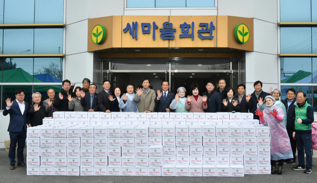 경북 경산시새마을부녀회는 16일 사랑의 김장 담그기 행사를 통해 3천여 포기의 김치를 담궈 1천여가구에 전달할 계획이다.