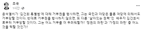아시아태평양경제협력체(APEC) 정상회의에 참석하는 윤석열 대통령과 부인 김건희 여사가 15일(현지시간) 미국 샌프란시스코 국제공항에 도착, 공군 1호기에서 내리고 있다. 연합뉴스