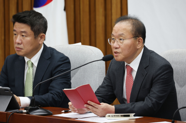 국민의힘 윤재옥 원내대표가 17일 국회에서 열린 원내대책회의에서 발언을 하고 있다. 연합뉴스