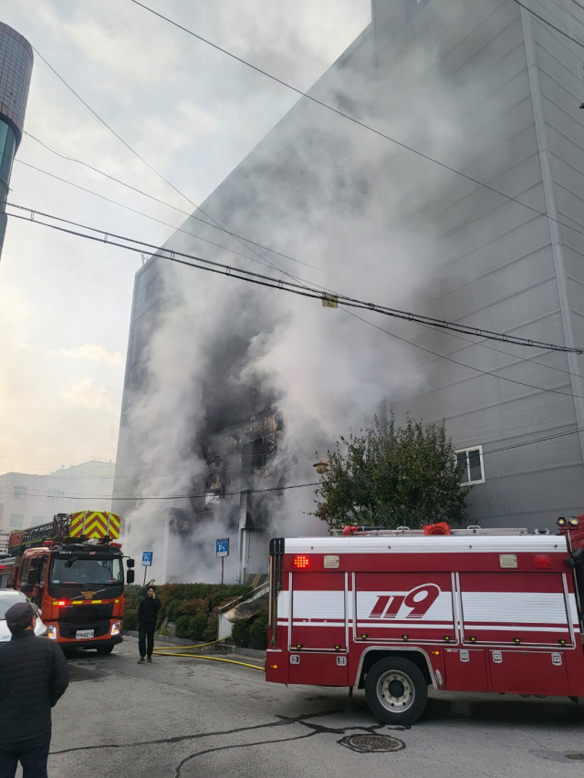 18일 오전 8시 10분쯤 경북 구미시 원평동 한 병원에서 불이 났다. 독자 제공