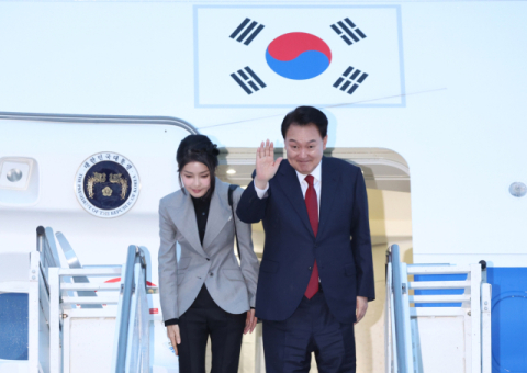 尹대통령, APEC 일정 마치고 귀국…한미일 결속 다시 확인 