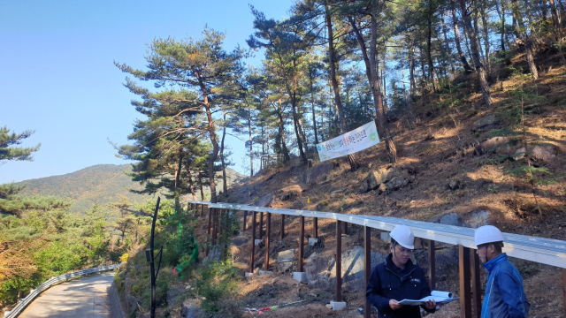화왕산자연휴양림 무장애나눔길 조성사업 모습. 창녕군 제공
