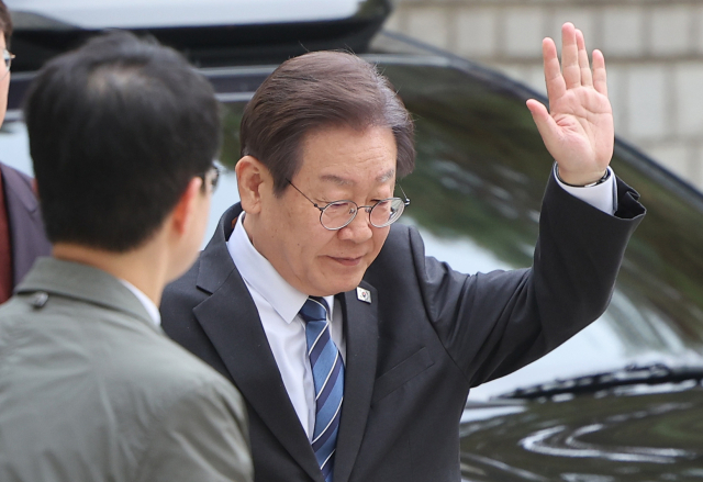 더불어민주당 이재명 대표가 17일 오전 서울 서초구 서울중앙지법에서 열린