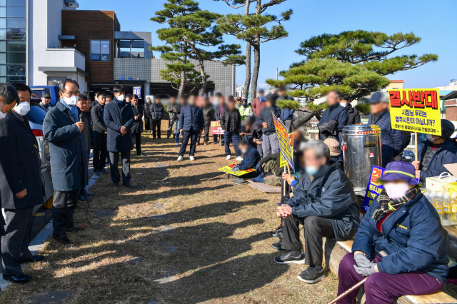 집회 현장을 방문한 박남서 영주시장이 사업의 필요성을 설명하고 있다. 마경대 기자