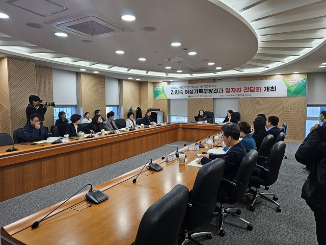 20일 대구 수성알파시티 대구디지털혁신진흥원. 대구여성일자리정책협의회 위원 및 기업체 대표 일자리 간담회에 참석한 김현숙 여성가족부장관이 발언을 하고 있다. 정우태 기자.