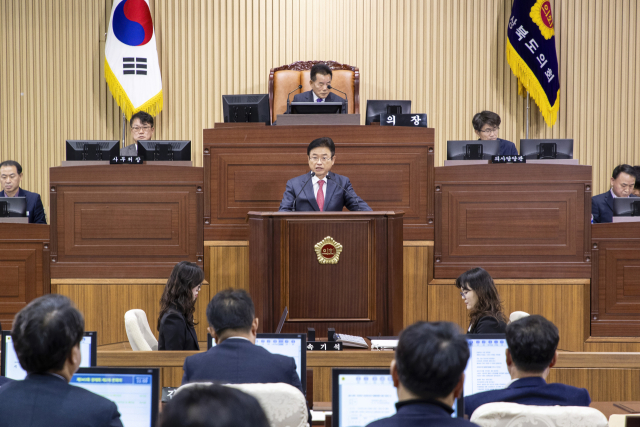 이철우 경북도지사가 경북도의회 본회의장에서 올해 예산안에 대한 시정연설을 하고 있는 모습. 매일신문 DB