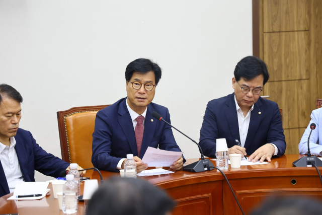 21일 열린 국민의힘 원내대책회의에서 김영식 의원(구미을)이 더불어민주당의 원자력 예산 단독 삭감을 비판하는 발언을 하고 있다. 김영식 의원실 제공