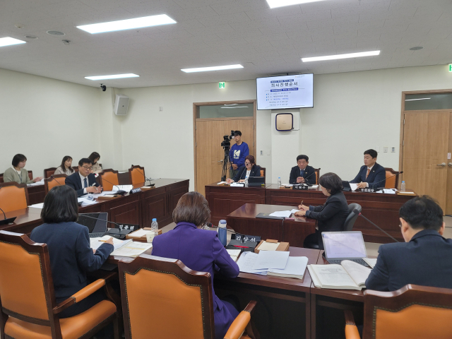 22일 오전 북구의회에서 행정문화위원회 행정사무감사가 진행되고 있는 모습. 박성현 기자