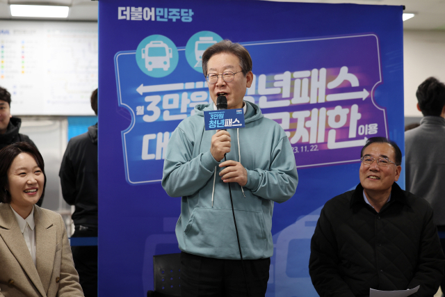 22일 오후 경기 의왕역 대합실에서 열린 더불어민주당 