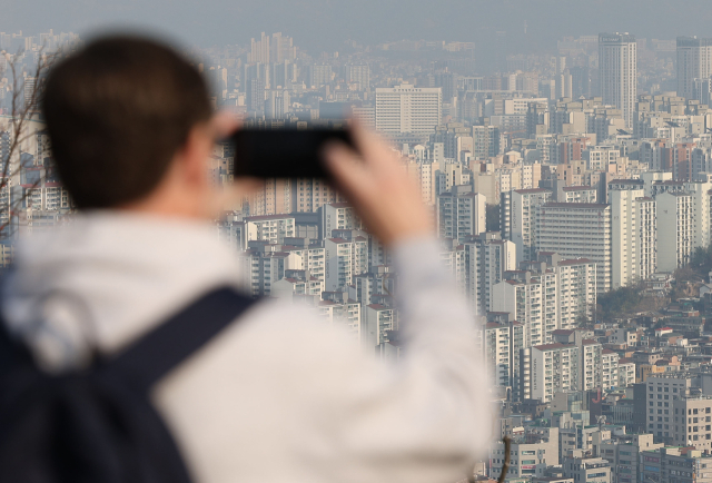 서울 남산에서 내려본 서울 아파트단지. 연합뉴스