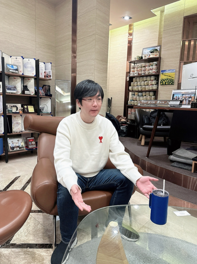 임헌정 ㈜지원 대표가 그의 사무실에서 매일신문과 인터뷰를 하고 있다. ㈜지원 제공.